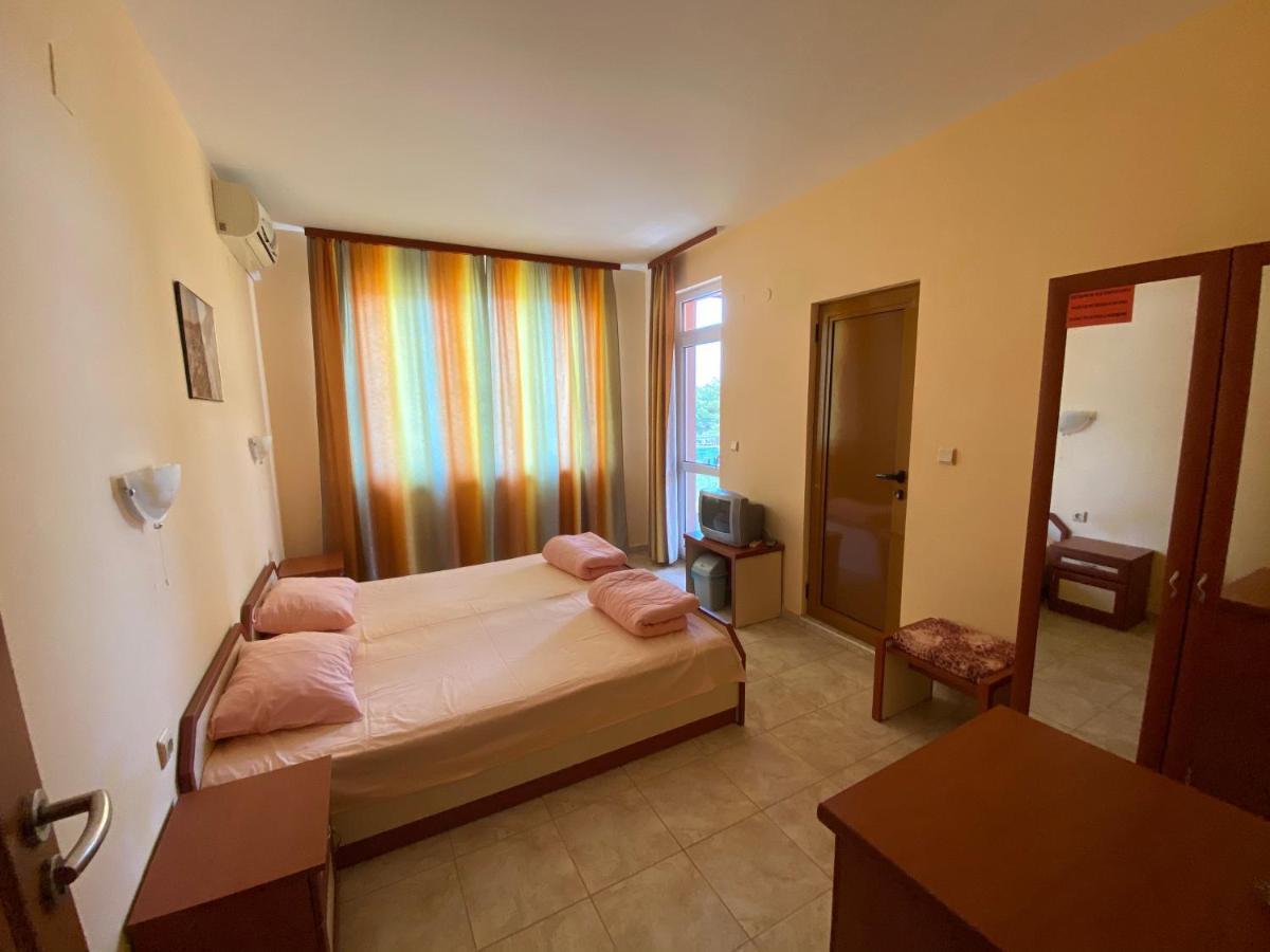 Sunny Guest House Ravda Exterior photo