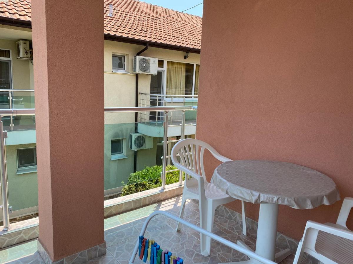 Sunny Guest House Ravda Exterior photo